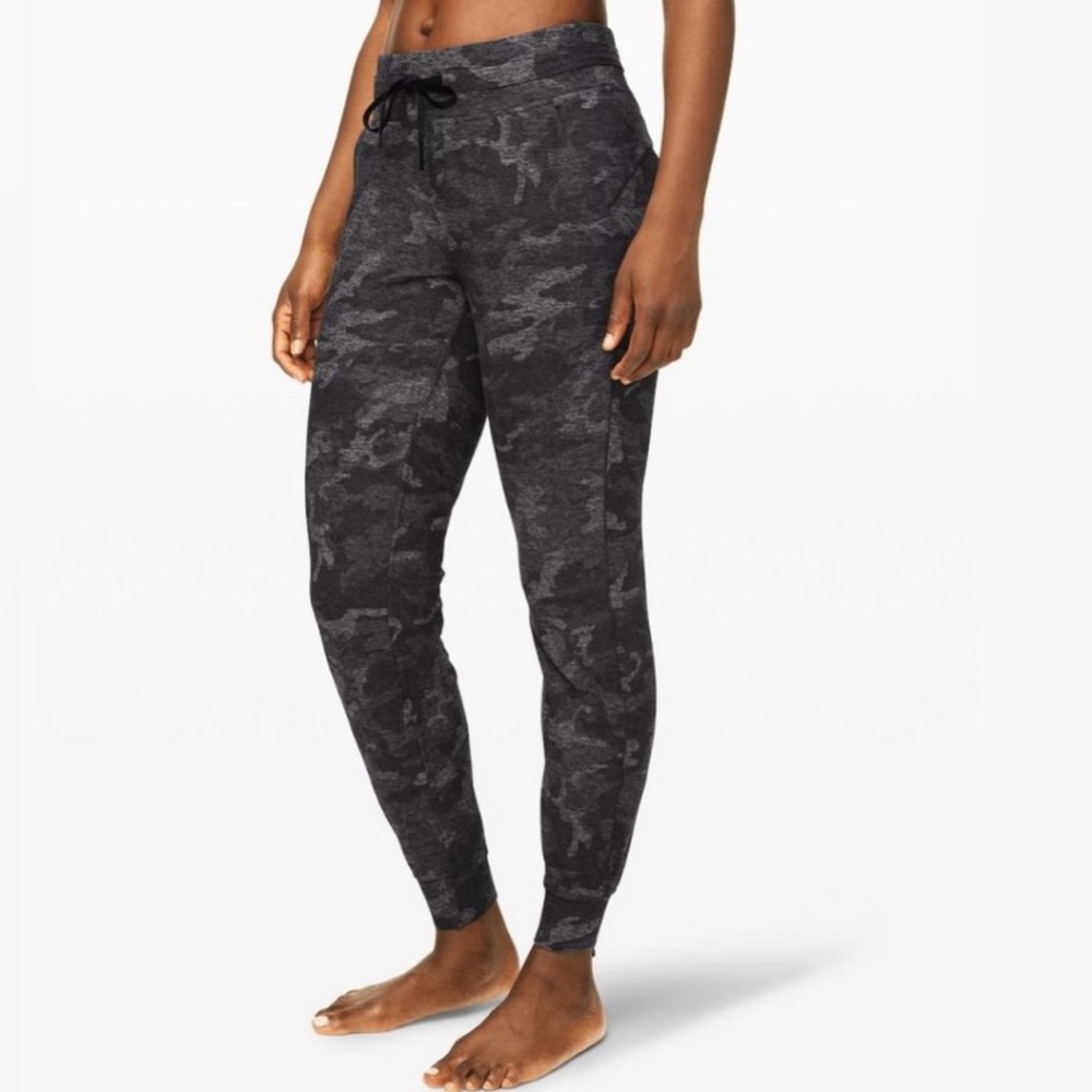 NWOT Lululemon Ready to Rulu Camo Jogger Size 6 Black